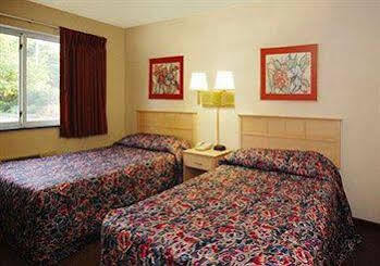 Lodge Econo I-90