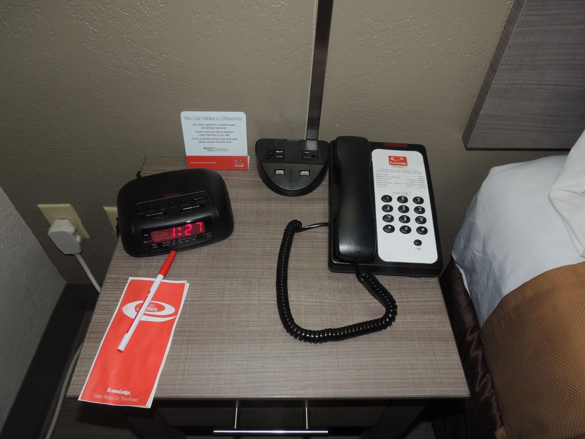 Lodge Econo I-90 Dewitt