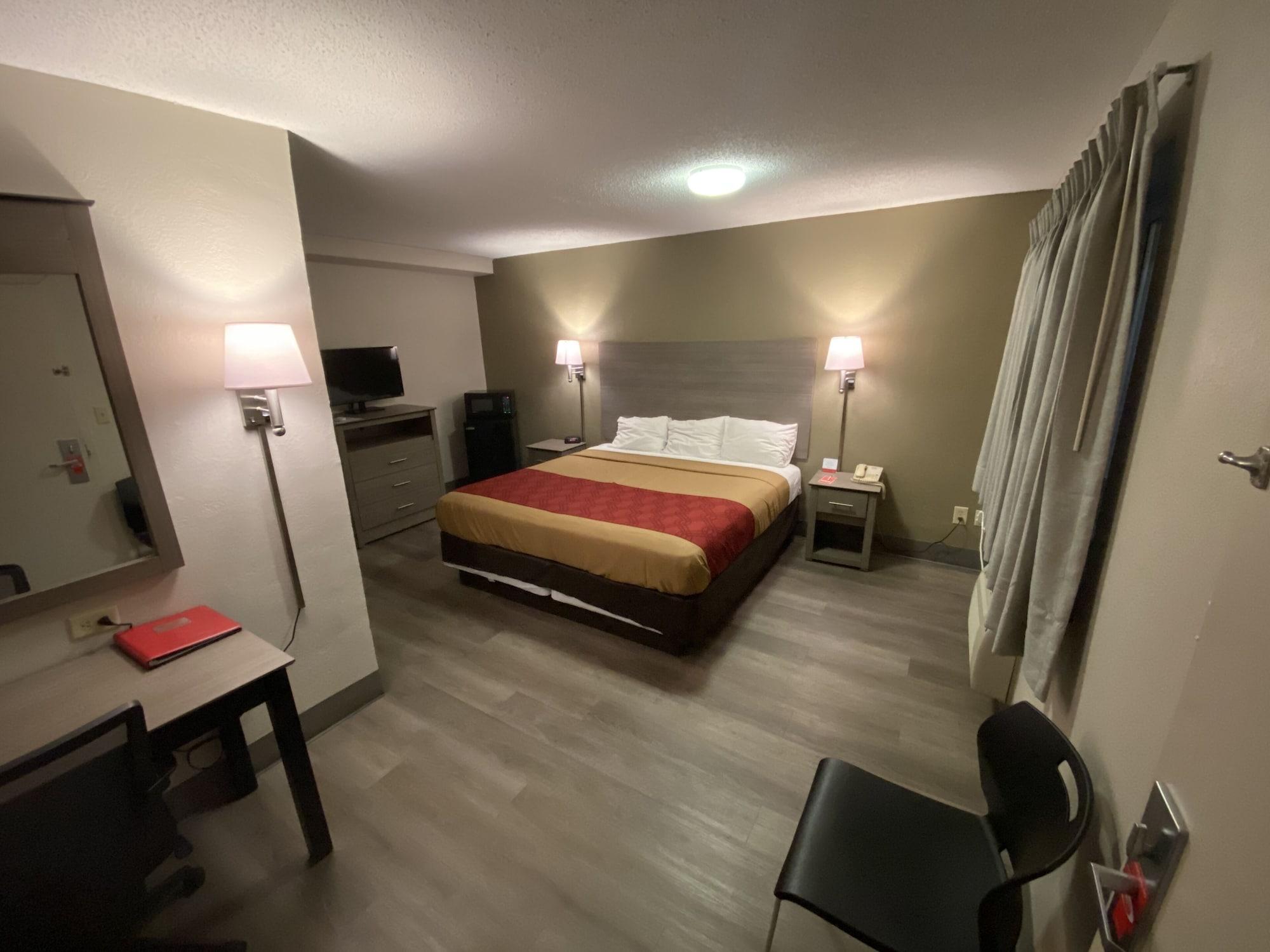Lodge Econo I-90 Dewitt
