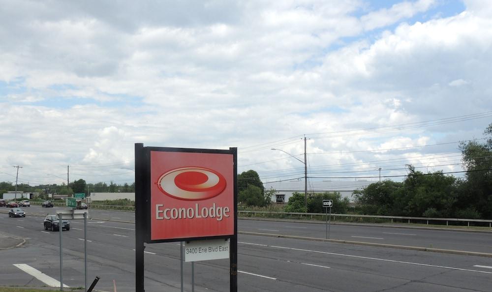 Lodge Econo I-90 *