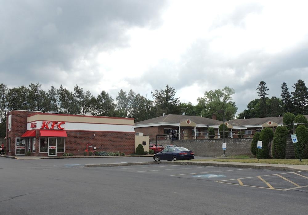 Econo I-90 Dewitt