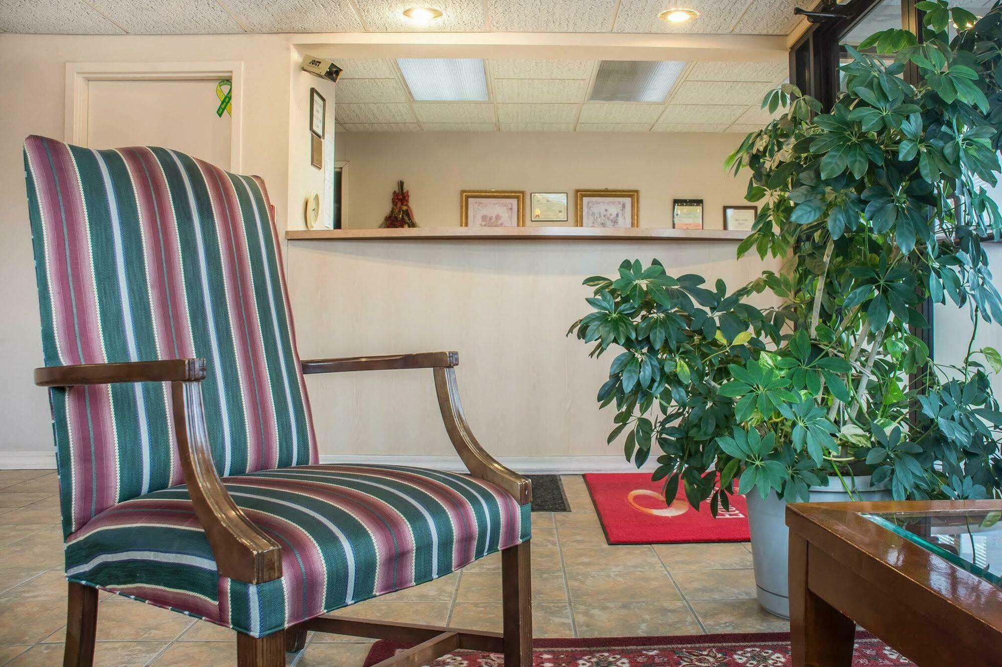 Econo I-90 Lodge Dewitt